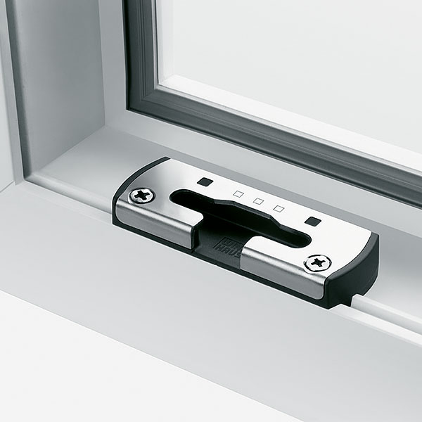 Locking Plate on Safety Fitting